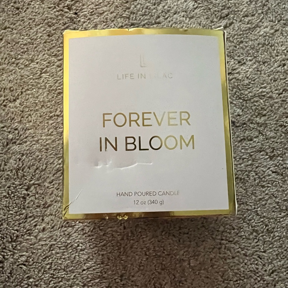 **NIB** Life In Lilac forever in bloom candle